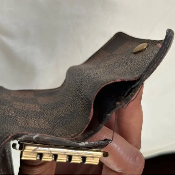 100% Authentic Extremely Damaged Louis Vuitton Damier 4-ring Key Card Case - Picture 7 of 10